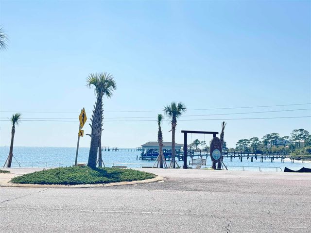 200 Pensacola Beach Rd J2, Gulf Breeze, FL 32561