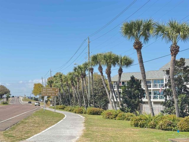 200 Pensacola Beach Rd J2, Gulf Breeze, FL 32561