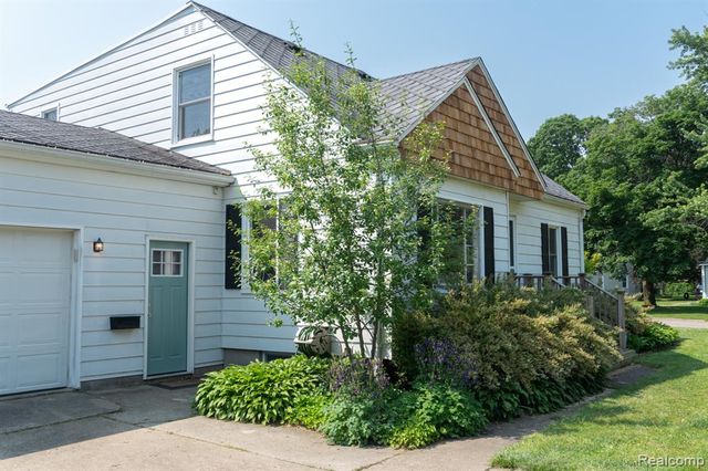 1247 Catalina Drive, Flint, MI 48507