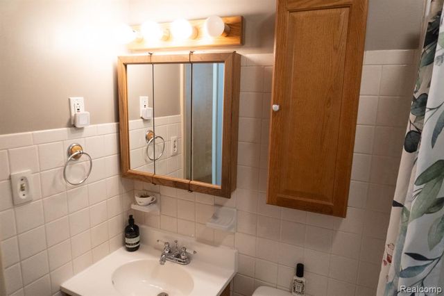 1247 Catalina Drive, Flint, MI 48507