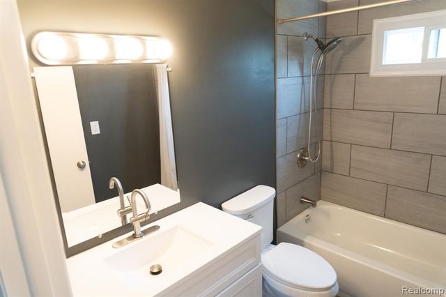 1247 Catalina Drive, Flint, MI 48507