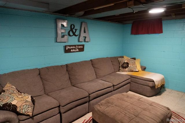 1247 Catalina Drive, Flint, MI 48507