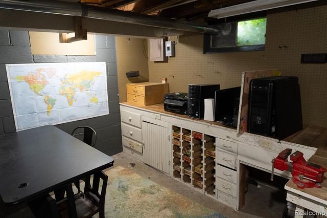 1247 Catalina Drive, Flint, MI 48507