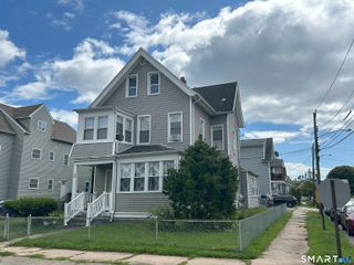 214 Blohm Street 3rd fl., West Haven, CT 06516