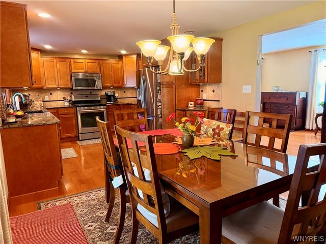 91 Roycroft Drive, West Seneca, NY 14224
