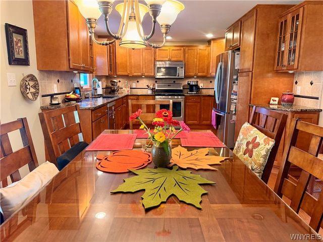 91 Roycroft Drive, West Seneca, NY 14224