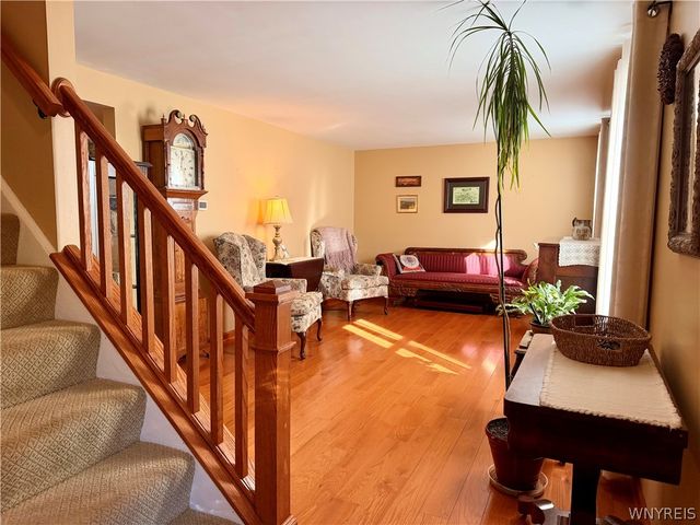91 Roycroft Drive, West Seneca, NY 14224