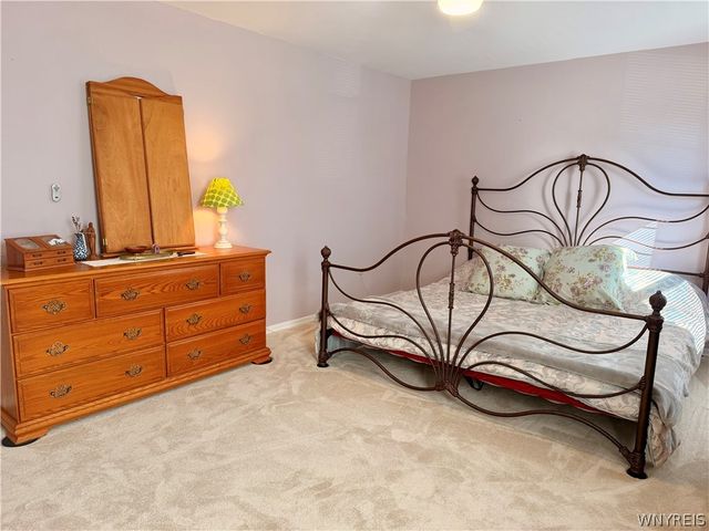 91 Roycroft Drive, West Seneca, NY 14224