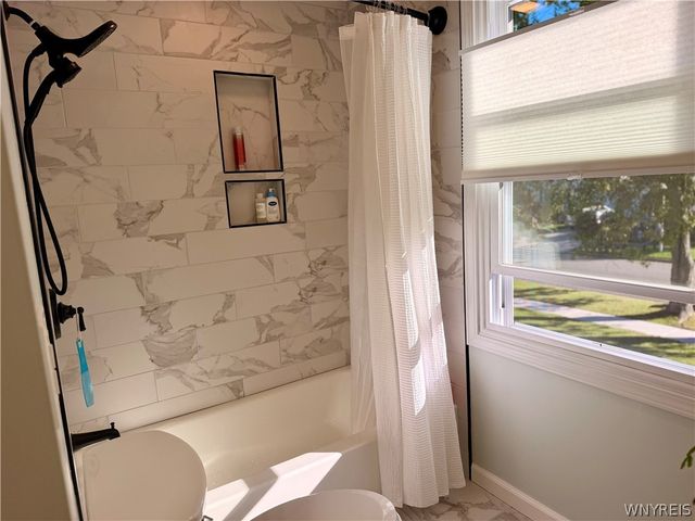 91 Roycroft Drive, West Seneca, NY 14224