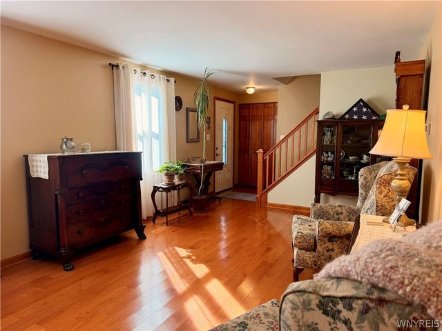 91 Roycroft Drive, West Seneca, NY 14224