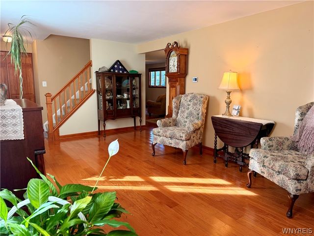 91 Roycroft Drive, West Seneca, NY 14224