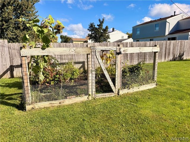 91 Roycroft Drive, West Seneca, NY 14224