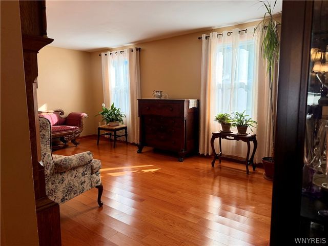 91 Roycroft Drive, West Seneca, NY 14224