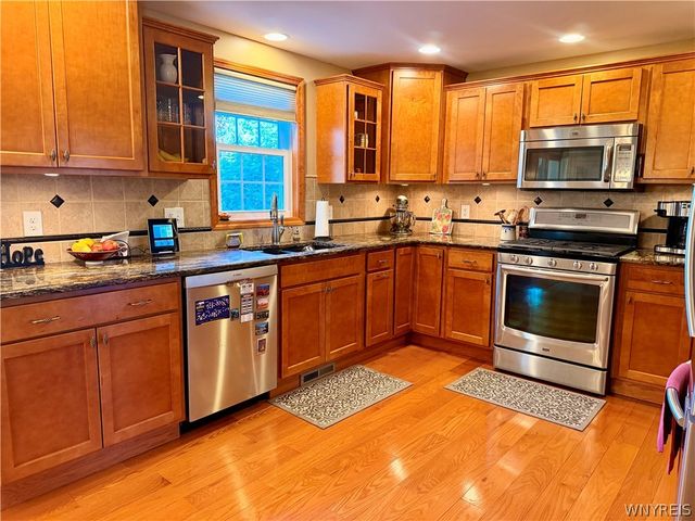 91 Roycroft Drive, West Seneca, NY 14224