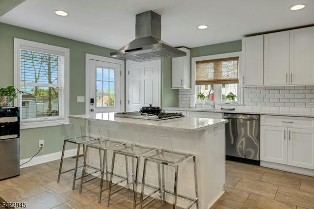 369 Chestnut St, Long Hill Twp., NJ 07980