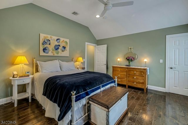 369 Chestnut St, Long Hill Twp., NJ 07980