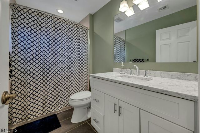 369 Chestnut St, Long Hill Twp., NJ 07980