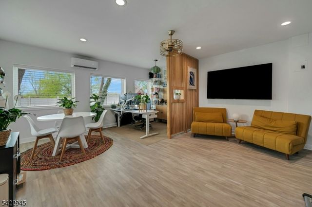 369 Chestnut St, Long Hill Twp., NJ 07980