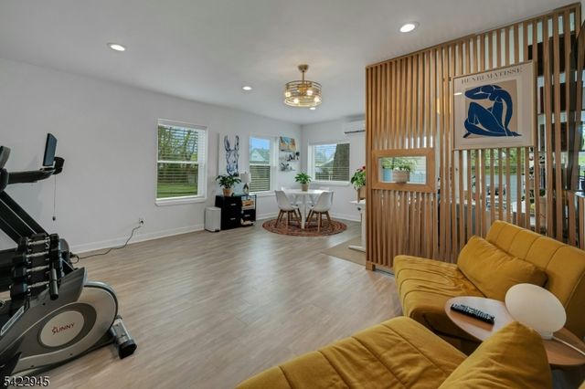 369 Chestnut St, Long Hill Twp., NJ 07980