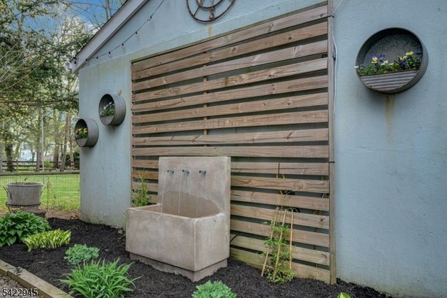 369 Chestnut St, Long Hill Twp., NJ 07980