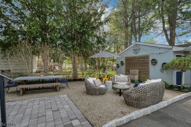 369 Chestnut St, Long Hill Twp., NJ 07980