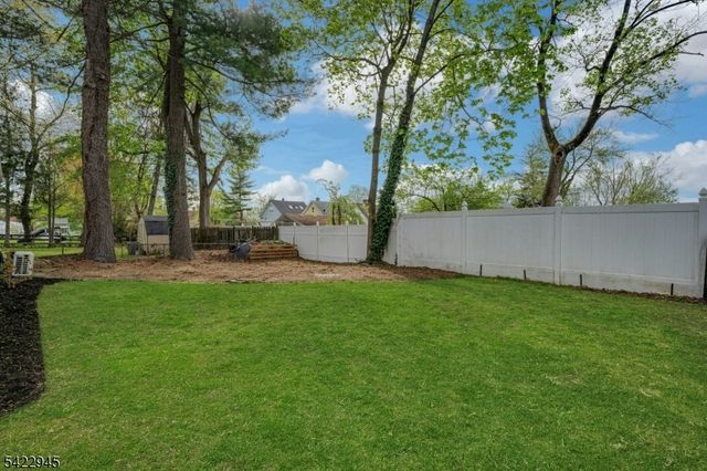 369 Chestnut St, Long Hill Twp., NJ 07980