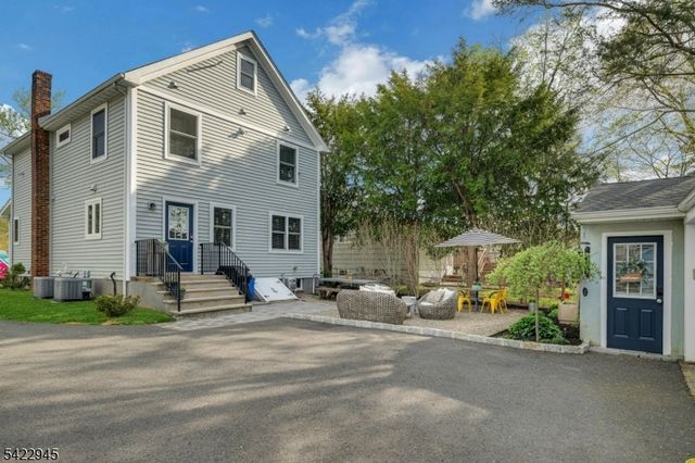 369 Chestnut St, Long Hill Twp., NJ 07980