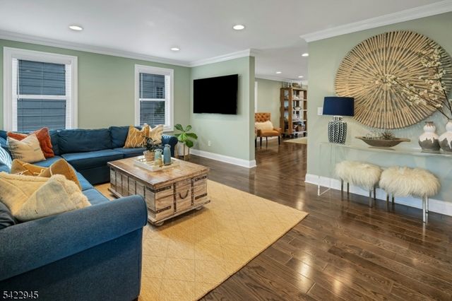 369 Chestnut St, Long Hill Twp., NJ 07980