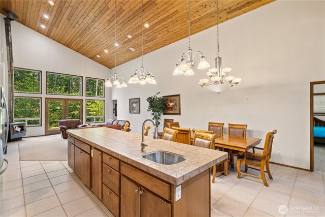 741 Hawthorn Lane, Easton, WA 98925