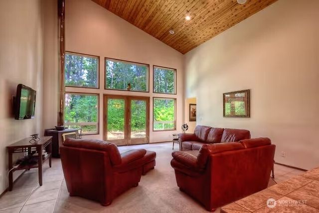 741 Hawthorn Lane, Easton, WA 98925