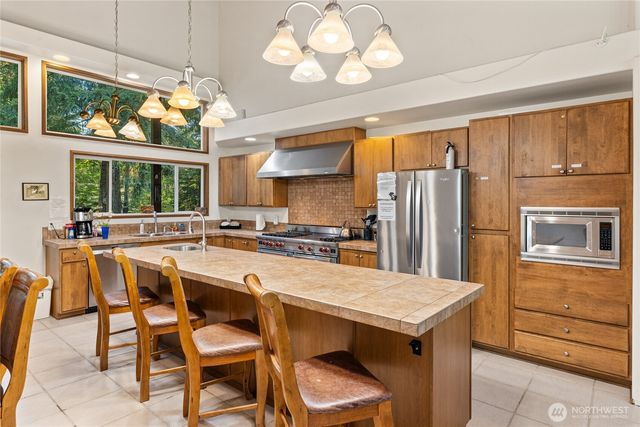 741 Hawthorn Lane, Easton, WA 98925