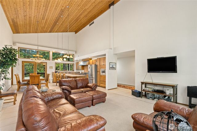 741 Hawthorn Lane, Easton, WA 98925