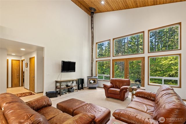 741 Hawthorn Lane, Easton, WA 98925