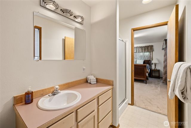 741 Hawthorn Lane, Easton, WA 98925