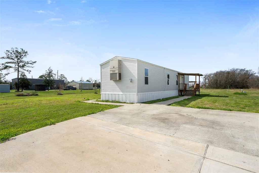 760 Blueberry Rd Road, Cove, TX 77523