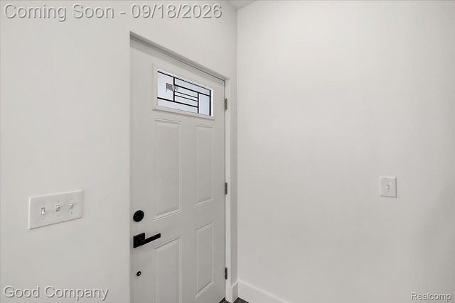 509 Bloomfield Avenue, Pontiac, MI 48341