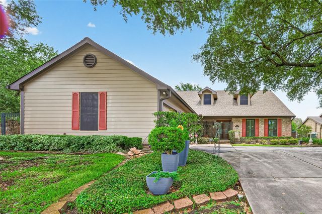 303 Longview Drive, Sugar Land, TX 77478
