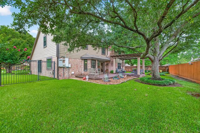 303 Longview Drive, Sugar Land, TX 77478