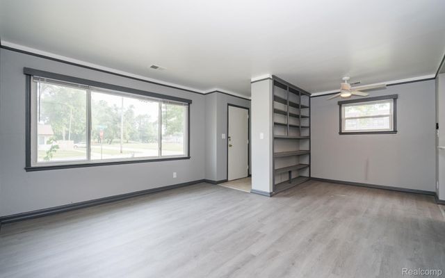 905 Sprague Avenue, Madison Heights, MI 48071