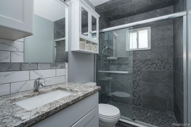 905 Sprague Avenue, Madison Heights, MI 48071