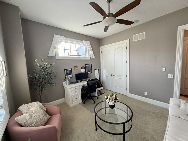 4 Sandstone Court, Le Claire, IA 52753