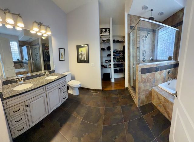 4 Sandstone Court, Le Claire, IA 52753