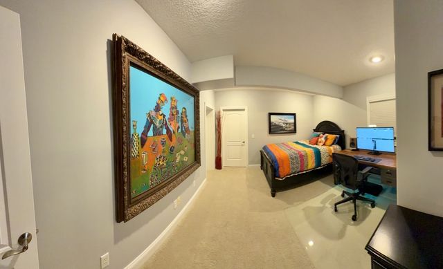 4 Sandstone Court, Le Claire, IA 52753