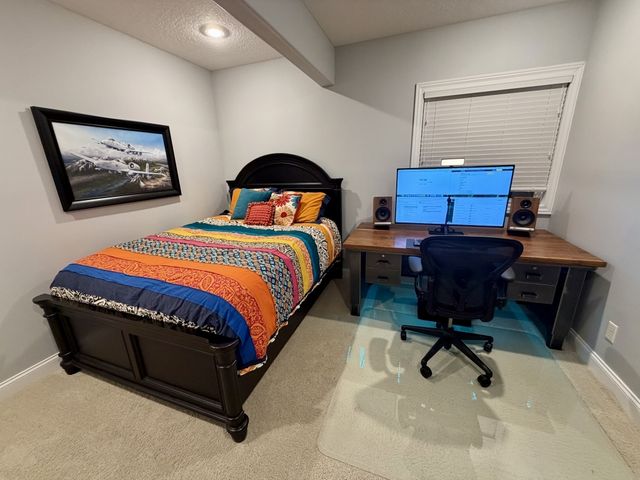 4 Sandstone Court, Le Claire, IA 52753