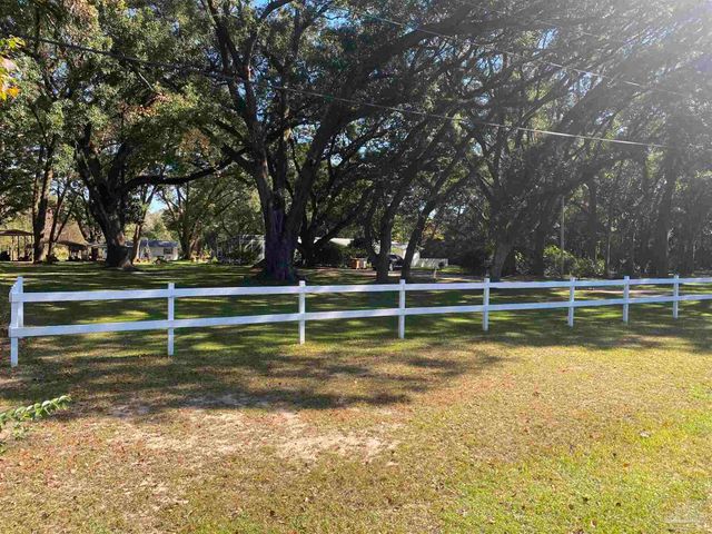 3372 Childers St, Milton, FL 32583