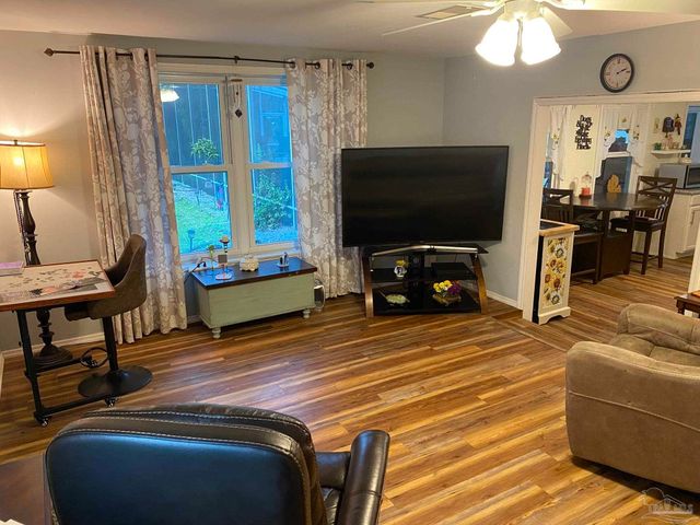 3372 Childers St, Milton, FL 32583