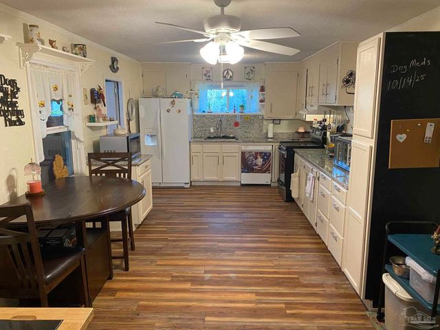 3372 Childers St, Milton, FL 32583