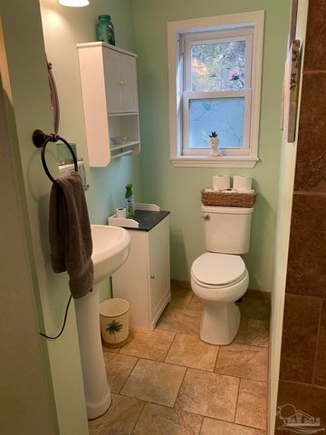 3372 Childers St, Milton, FL 32583