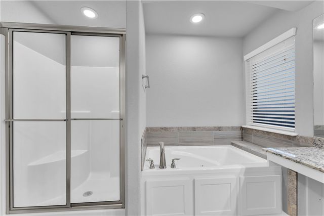 407 W Gillian Avenue, Rogers, AR 72758