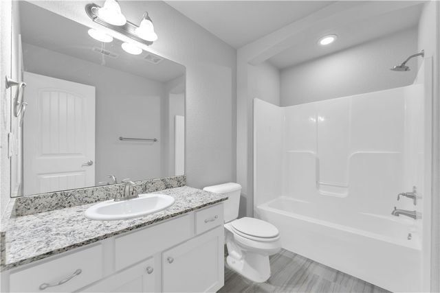 407 W Gillian Avenue, Rogers, AR 72758